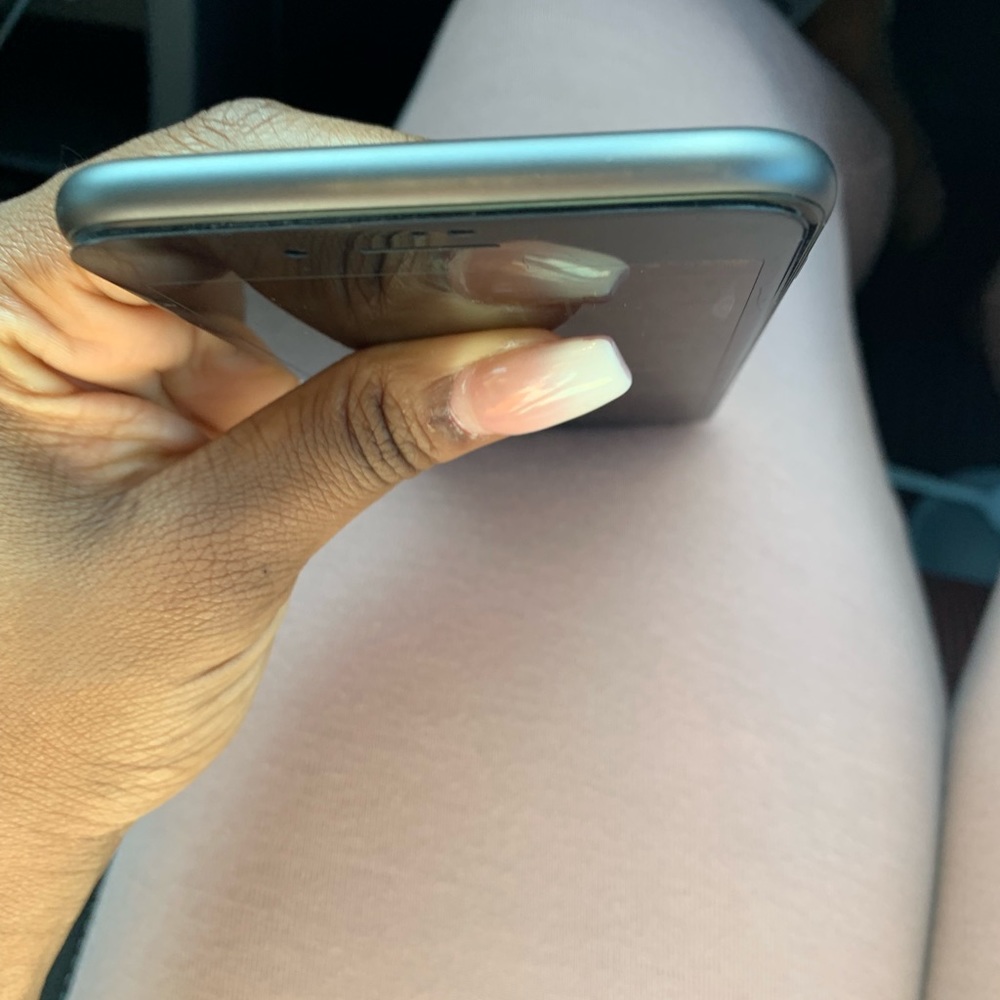 IPhone 8p Plus - Picture 5 of 5